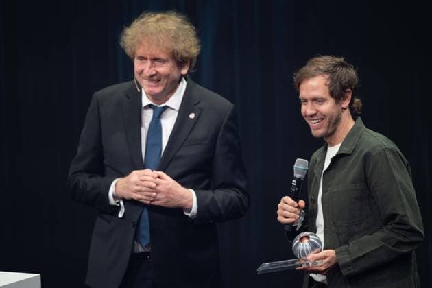 Prof. Michael BRAUNGART ueberreicht den Deutschen Nachhaltigkeitspreis an Sebastian VETTEL, Verleihung Deutscher Nachhaltigkeitspreis in Duesseldorf am 24.11.2023.