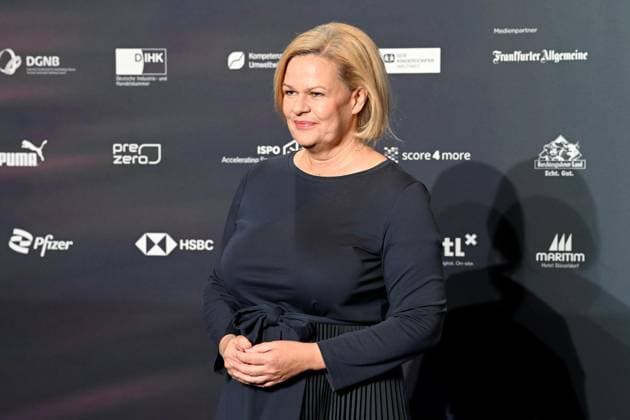 Deutscher Nachhaltigkeitspreis 2023 am 24.11.2023 im Maritim Hotel in Düsseldorf Nancy Faeser ( Bundesinnenministerin )