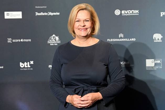 Deutscher Nachhaltigkeitspreis 2023 am 24.11.2023 im Maritim Hotel in Düsseldorf Nancy Faeser ( Bundesinnenministerin )
