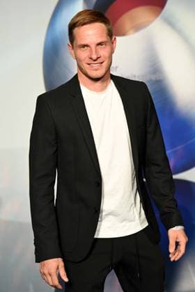 Deutscher Nachhaltigkeitspreis 2023 am 24.11.2023 im Maritim Hotel in Düsseldorf Sebastian Steudtner ( Surfer )