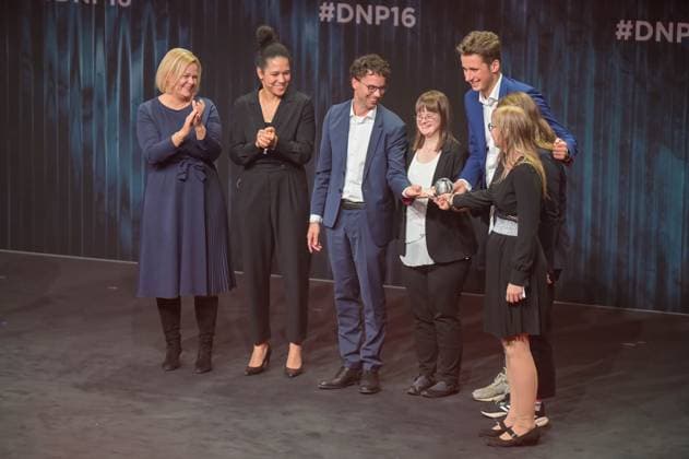 Deutscher Nachhaltigkeitspreis 2023 am 24.11.2023 im Maritim Hotel in Düsseldorf Nancy Faeser ( Bundesinnenministerin ), links und Celia äaöic ( DFB Vizepräsidentin ), 2. v. links verleihen den Deutschen Nachhaltigkeitspreis am Verein Special Olympics Deutschland in der Kategorie Sport.