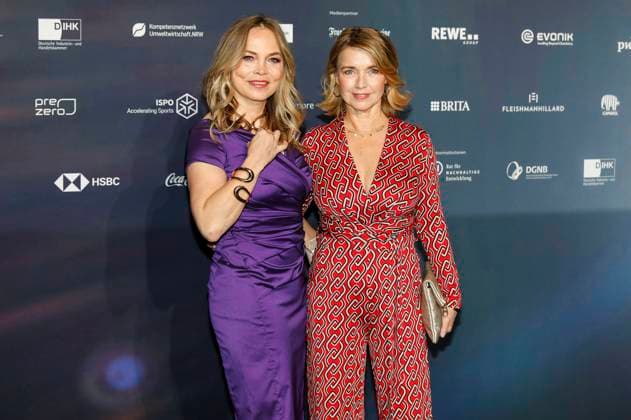 Regina Halmich und Tina Ruland bei der Verleihung des 16. Deutschen Nachhaltigkeitspreises 2023 im Maritim Hotel. Düsseldorf, 24.11.2023