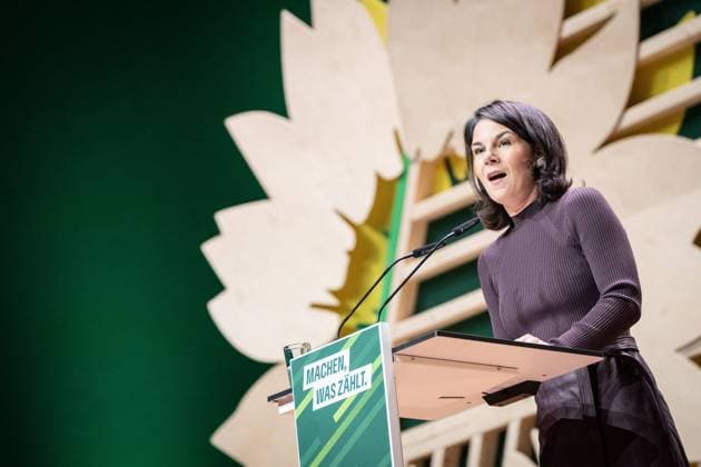 ^Bündnis 90 Die Grünen - 49. Ordentliche Bundesdelegiertenkonferenz 2023 in Karlsruhe - Bündnis 90 Die Grünen - 49. Ordentliche Bundesdelegiertenkonferenz 2023 in Karlsruhe - Annalena Baerbock, Außenministerin, hält Ihre Rede zum Wahlprogramm für die Europawahl 2024;^Bündnis 90 Die Grünen - 49. Ordentliche Bundesdelegiertenkonferenz 2023 in Karlsruhe - Bündnis 90 Die Grünen - 49. Ordentliche Bundesdelegiertenkonferenz 2023 in Karlsruhe - Annalena Baerbock, Außenministerin, hält Ihre Rede zum Wahlprogramm für, Karlsruhe Baden-Württemberg Deutschland dm-arena *** ^Alliance 90 The Greens 49 Ordinary Federal Delegates Conference 2023 in Karlsruhe Alliance 90 The Greens 49 Ordinary Federal Delegates Conference 2023 in Karlsruh