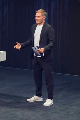 Sebastian Steudtner bei der Verleihung des 16. Deutschen Nachhaltigkeitspreises 2023 im Maritim Hotel. Düsseldorf, 24.11.2023