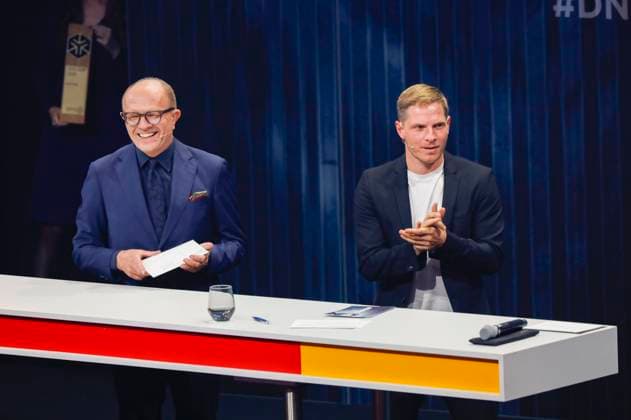 Stefan Schulze-Hausmann und Sebastian Steudtner bei der Verleihung des 16. Deutschen Nachhaltigkeitspreises 2023 im Maritim Hotel. Düsseldorf, 24.11.2023