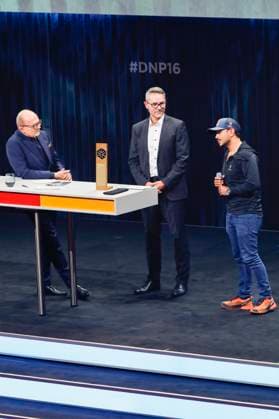 Stefan Schulze-Hausmann, Gast und Nirmal Purja bei der Verleihung des 16. Deutschen Nachhaltigkeitspreises 2023 im Maritim Hotel. Düsseldorf, 24.11.2023