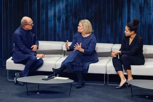 Stefan Schulze-Hausmann, Nancy Faeser und Celia Sasic bei der Verleihung des 16. Deutschen Nachhaltigkeitspreises 2023 im Maritim Hotel. Düsseldorf, 24.11.2023