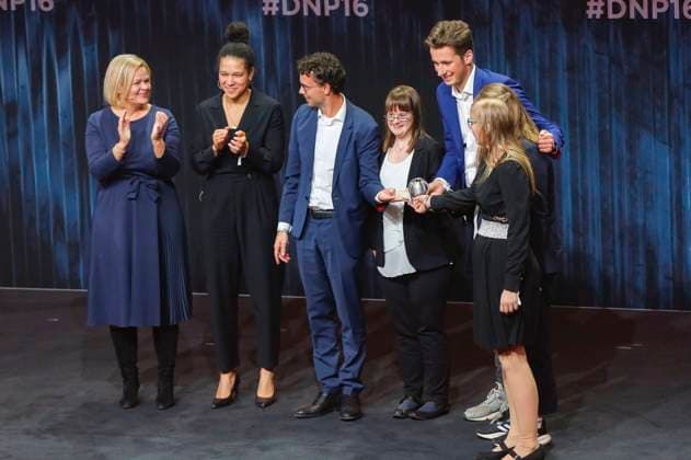 Nancy Faeser und Celia Sasic mit Preisträgern bei der Verleihung des 16. Deutschen Nachhaltigkeitspreises 2023 im Maritim Hotel. Düsseldorf, 24.11.2023