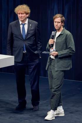 Michael Braungart und Sebastian Vettel bei der Verleihung des 16. Deutschen Nachhaltigkeitspreises 2023 im Maritim Hotel. Düsseldorf, 24.11.2023