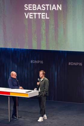 Stefan Schulze-Hausmann und Sebastian Vettel bei der Verleihung des 16. Deutschen Nachhaltigkeitspreises 2023 im Maritim Hotel. Düsseldorf, 24.11.2023