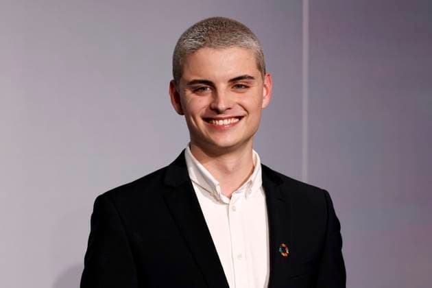 Moderator Fabian Grischkat beim 16. Deutschen Nachhaltigkeitspreis 2023 im Maritim Hotel Düsseldorf. Zum 16. Mal werden gemeinsam mit der Bundesregierung und weiteren Partnern im Düsseldorfer Martim Hotel Vorreiter der Nachhaltigkeit ausgezeichnet. Prämiert werden die Sieger der Wettbewerbe Unternehmen, Sport, Internationaler Deutscher Nachhaltigkeitspreis, Architektur und des Next Economy Awards. Düsseldorf, 24.11.2023 NRW Deutschland Copyright: xChristophxHardtx
