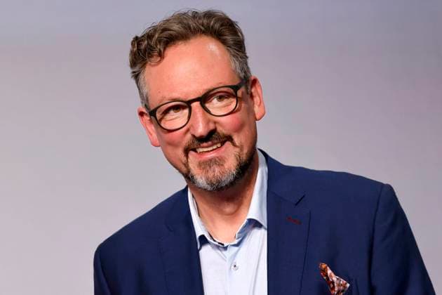 Moderator Dr. Eckart von Hirschhausen beim 16. Deutschen Nachhaltigkeitspreis 2023 im Maritim Hotel Düsseldorf. Zum 16. Mal werden gemeinsam mit der Bundesregierung und weiteren Partnern im Düsseldorfer Martim Hotel Vorreiter der Nachhaltigkeit ausgezeichnet. Prämiert werden die Sieger der Wettbewerbe Unternehmen, Sport, Internationaler Deutscher Nachhaltigkeitspreis, Architektur und des Next Economy Awards. Düsseldorf, 24.11.2023 NRW Deutschland Copyright: xChristophxHardtx
