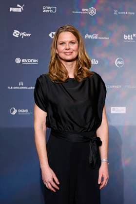 Schwimmerin Britta Steffen beim 16. Deutschen Nachhaltigkeitspreis 2023 im Maritim Hotel Düsseldorf. Zum 16. Mal werden gemeinsam mit der Bundesregierung und weiteren Partnern im Düsseldorfer Martim Hotel Vorreiter der Nachhaltigkeit ausgezeichnet. Prämiert werden die Sieger der Wettbewerbe Unternehmen, Sport, Internationaler Deutscher Nachhaltigkeitspreis, Architektur und des Next Economy Awards. Düsseldorf, 24.11.2023 NRW Deutschland Copyright: xChristophxHardtx