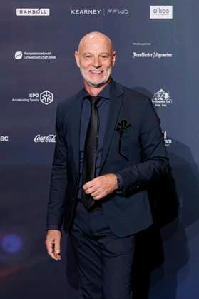 Schauspieler Simon Licht beim 16. Deutschen Nachhaltigkeitspreis 2023 im Maritim Hotel Düsseldorf. Zum 16. Mal werden gemeinsam mit der Bundesregierung und weiteren Partnern im Düsseldorfer Martim Hotel Vorreiter der Nachhaltigkeit ausgezeichnet. Prämiert werden die Sieger der Wettbewerbe Unternehmen, Sport, Internationaler Deutscher Nachhaltigkeitspreis, Architektur und des Next Economy Awards. Düsseldorf, 24.11.2023 NRW Deutschland *** Actor Simon Licht at the 16th German Sustainability Award 2023 at the Maritim Hotel Düsseldorf For the 16th time, pioneers of sustainability will be honored together with the German government and other partners at the Düsseldorf Martim Hotel The winners of the Business, Sport, International German Sust Copyright: xChristophxHardtx