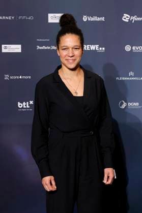 Fußballerin Celia Sasic beim 16. Deutschen Nachhaltigkeitspreis 2023 im Maritim Hotel Düsseldorf. Zum 16. Mal werden gemeinsam mit der Bundesregierung und weiteren Partnern im Düsseldorfer Martim Hotel Vorreiter der Nachhaltigkeit ausgezeichnet. Prämiert werden die Sieger der Wettbewerbe Unternehmen, Sport, Internationaler Deutscher Nachhaltigkeitspreis, Architektur und des Next Economy Awards. Düsseldorf, 24.11.2023 NRW Deutschland Copyright: xChristophxHardtx