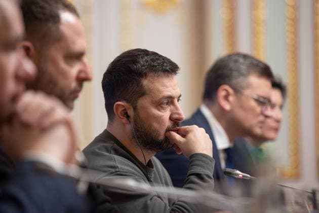 November 25, 2023, Kyiv, Kiev Oblast, Ukraine: Ukrainian President Volodymyr Zelenskyy listens during a bilateral meeting with Swiss President Ignazio Cassis at the Mariinsky Palace, November 25, 2022 in Kiev, Ukraine. Kyiv Ukraine - ZUMAp138 20231125_zaa_p138_031 Copyright: xUkrainexPresidency UkrainianxPrex