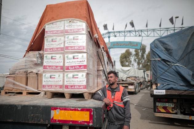 November 25, 2023: Deir al Balah, Gaza Strip, Palestine. 25 November 2023. Several trucks loaded with humanitarian relief supplies enter the border of Gaza City accompanied by UN vehicles. The entry of aid trucks into the Gaza Strip from Egypt is part of a 4-days truce under way between Israel and Hamas - ZUMAd99_ 20231125_zap_d99_001 Copyright: xAdelxAlxHwajrex