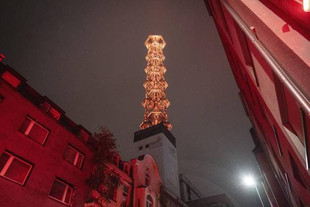 News Themen der Woche KW47 News Bilder des Tages Zeichen in Duisburg gegen Gewalt an Frauen. *** NUR FÜR REDAKTIONELLE ZWECKE *** EDITORIAL USE ONLY ***<p>Zum Zeichen gegen Gewalt an Frauen am internationalen Aktionstag am Samstag, 25. November 2023 wird der Stadtwerketurm in Duisburg orange beleuchtet und die Gebäude in der Umgebung aus anderen Gründen ebenso. Duisburg NRW Duisburg Copyright: STEFANxAREND *** Sign in Duisburg against violence against women FOR EDITORIAL PURPOSES ONLY EDITORIAL USE ONLY p To mark the International Day of Action against Violence against Women on Saturday, November 25, 2023, the Stadtwerketurm in Duisburg will be illuminated in orange and the buildings in the surrounding area will also be illuminated for other reasons Duisburg NRW Duisburg Copyright STE Copyright: STEFANxAREND doc7szhx6a9j36hg3s8bgf ,EDITORIAL USE ONLY