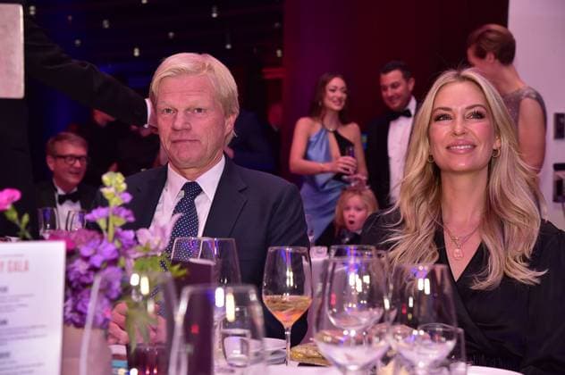 Entertainment Themen der Woche KW47 Entertainment Bilder des Tages Wirtschaft kann Kinder Charity Gala 2023 Oliver Kahn und seine Frau Svenja Kahn Zum 3. Mal Wirtschaft kann Kinder Charity Gala 2023 Spendengala für mehr Chancengerechtigkeit für Kinder in Deutschland in Berlin, am 25.11.2023 *** Wirtschaft kann Kinder Charity Gala 2023 Oliver Kahn and his wife Svenja Kahn For the 3rd Wirtschaft kann Kinder Charity Gala 2023 fundraising gala for more equal opportunities for children in Germany in Berlin, on 25 11 2023 Photopress Mueller