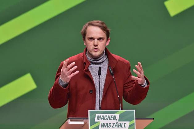 25.11.2023 Grünen Parteitag Parteitag der Grünen in Karlsruhe. Am Rednerpult steht Erik Marquard, Grünen Politiker im Europaparlament Karlsruhe Messehalle Baden Württemberg Deutschland *** 25 11 2023 Green Party Congress Green Party Congress in Karlsruhe Erik Marquard, Green politician in the European Parliament, stands at the lectern Karlsruhe Messehalle Baden Württemberg Germany