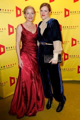 Natalie O Hara und Fritzi Haberlandt bei der Verleihung des 18. Deutschen Theaterpreises Der Faust 2023 im Thalia Theater. Hamburg, 25.11.2023