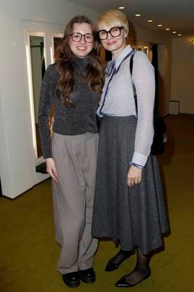 Susann Atwell mit Tochter Ava bei der Verleihung des 18. Deutschen Theaterpreises Der Faust 2023 im Thalia Theater. Hamburg, 25.11.2023