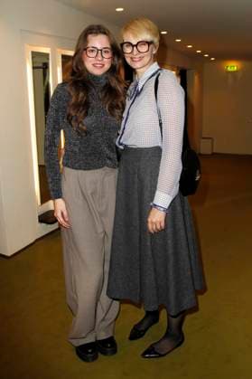 Susann Atwell mit Tochter Ava bei der Verleihung des 18. Deutschen Theaterpreises Der Faust 2023 im Thalia Theater. Hamburg, 25.11.2023