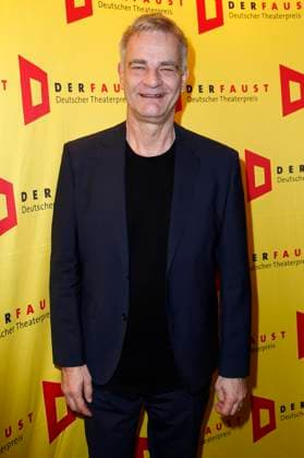 Heinrich Schafmeister bei der Verleihung des 18. Deutschen Theaterpreises Der Faust 2023 im Thalia Theater. Hamburg, 25.11.2023