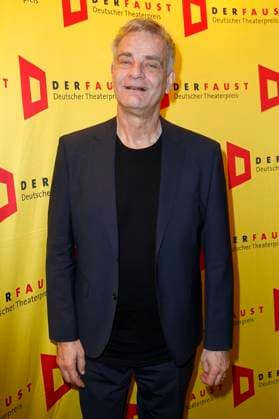 Heinrich Schafmeister bei der Verleihung des 18. Deutschen Theaterpreises Der Faust 2023 im Thalia Theater. Hamburg, 25.11.2023