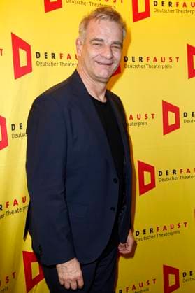 Heinrich Schafmeister bei der Verleihung des 18. Deutschen Theaterpreises Der Faust 2023 im Thalia Theater. Hamburg, 25.11.2023