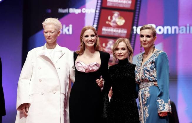 Bilder des Jahres 2023, Entertainment 11 November Entertainment Themen der Woche KW47 Entertainment Bilder des Tages SoirÃ e d anniversaire pour les 20 ans du Festival International du Film de Marrakech Tilda Swinton, Jessica Chastain, Isabelle Huppert, MÃ lita Toscan du Plantier Ã la soirÃ e d anniversaire pour les 20 ans du Festival International du Film de Marrakech, Maroc, le 25 novembre 2023. Dominique Jacovides Bestimage Celebs attending the ceremony for the 20th annual Marrakech International Film Festival on November 25, 2023 in Marrakech, Morocco. Marrakech Maroc  Copyright: xDOMINIQUExJACOVIDESx xBESTIMAGExDOMINIQUExJACOVIDESx xBESTIMAGEx