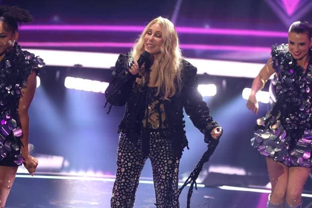 ZDF - Wetten, dass...? Sängerin Cher während letzten ZDF - Fernsehshow Wetten , dass...? am 25.11.2023 live aus der Messehalle Offenburg. 20231125SBK0071