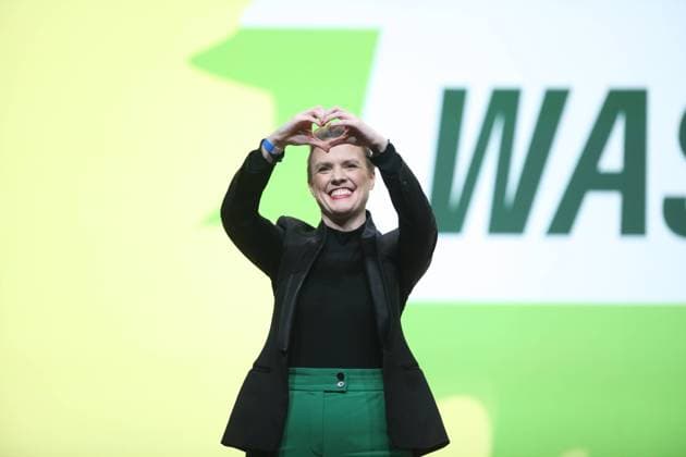 Karlsruhe, Baden-Württemberg, Deutschland, 26.11.2023: 49. Bundesdelegiertenkonferenz der Partei Bündnis90 Die Grünen: Terry Reintke, Spitzenkandidatin für die Europawahl, nach ihrer Nominierung für die Spitzenkandidatur der Europäischen Grünen *** Karlsruhe, Baden Württemberg, Germany, 26 11 2023 49 Federal Delegates Conference of the Bündnis90 Die Grünen party Terry Reintke, lead candidate for the European elections, after her nomination as lead candidate of the European Greens Copyright: xdtsxNachrichtenagenturx dts_26454
