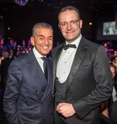 Bilder des Jahres 2023, Entertainment 11 November Entertainment Themen der Woche KW47 Entertainment Bilder des Tages 26.11.2023 xesx Frankfurt am Main, Alte Oper 23. FRANKFURTER OPERNGALA Michel Friedmann (links) und der ehemalige Bundesgesundheitsminister Jens Spahn (CDU) *** 26 11 2023 xesx Frankfurt am Main, Alte Oper 23 FRANKFURTER OPERNGALA Michel Friedmann left and former Federal Minister of Health Jens Spahn CDU ES