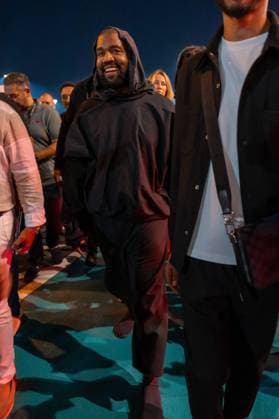 Les cÃ lÃ britÃ s lors du Grand Prix de Formule 1 (F1) d Abou Dabi Kanye West lors du Grand Prix de Formule 1 d?Abu Dhabi, Yas Marina Circuit le 26 Novembre 2023 Ã Abu Dhabi, Emirats arabes unis. Nicolas Briquet Bestimage Abou Dabi Emirats Arabes Unis  Copyright: xNicolasxBriquetx xBestimagexNicolasxBriquetx xBestimagex