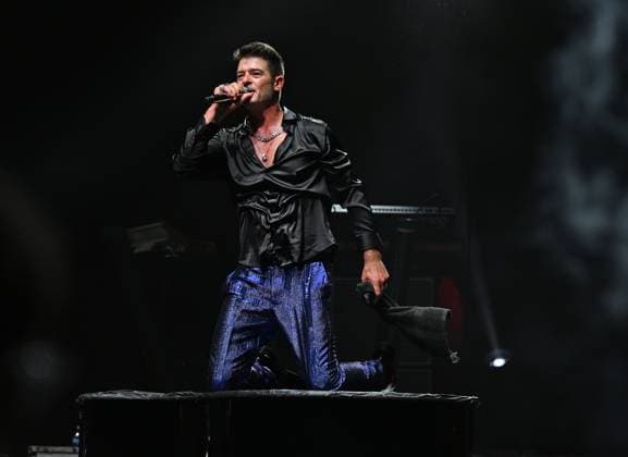 Bilder des Jahres 2023, Entertainment 11 November Entertainment Themen der Woche KW47 Robin Thicke performs at Hard Rock Live held at the Seminole Hard Rock Hotel & Casino Featuring: Robin Thicke Where: Hollywood, Florida, United States When: 26 Nov 2023 Credit: Robert Bell INSTARimages EDITORIAL USE ONLY. NOT FOR USE BY NEWSPAPERS BASED IN THE UK. Copyright: xLarryxMaranox 53250800