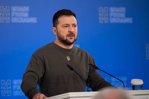 Le prÃ sident ukrainien Volodymyr Zelensky participe au 2eme Sommet international de l initiative CÃ rÃ ales d Ukraine Ã Kiev Le prÃ sident ukrainien Volodymyr Zelensky participe au 2eme Sommet international de l initiative CÃ rÃ ales d Ukraine Ã Kiev, en prÃ sence notamment du prÃ sident de la ConfÃ dÃ ration suisse, Alain Berset, le 25 novembre 2023. Le prÃ sident ukrainien Volodymyr Zelenskyy a annoncÃ que l initiative humanitaire Â« CÃ rÃ ales d Ukraine Â» avait Ã tÃ prolongÃ e, avec plus de 100 millions de dollars dÃ jÃ accumulÃ s pour ses objectifs. Ukrainian President Volodymyr Zelenskyy participated in the second international summit of the initiative Grain from Ukraine, held on November 25th in Kyiv. President of Ukrai  Copyright: xUkrainexPresidencyxviaxBestimagexUkrainexPresidencyxviaxBestimagex