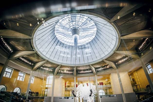 Blick in das Plenum des Deutschen Bundestages mit Bundesadler und Kuppel. Berlin, 28.11.2023. Berlin Deutschland *** View of the plenary chamber of the German Bundestag with federal eagle and dome Berlin, 28 11 2023 Berlin Germany Copyright: xThomasxTrutschelx