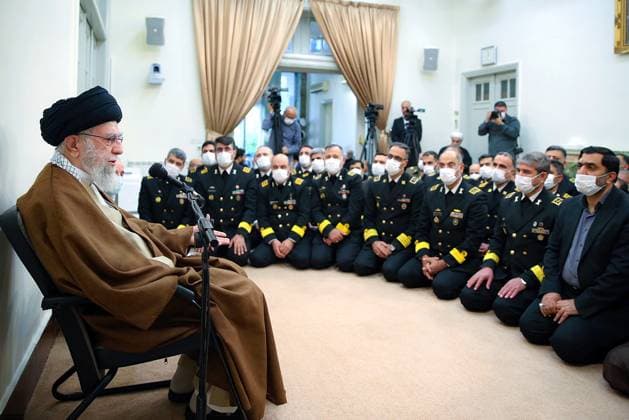 News Themen der Woche KW48 News Bilder des Tages November 28, 2023, Tehran, Iran: Iranian Supreme Leader Ayatollah ALI KHAMENEI, the Commander-in-Chief of the Iranian Armed Forces, meets a number of commanders and officials of the Navy of the Islamic Republic of Iran on the occasion of National Navy Day. Tehran Iran - ZUMAi98_ 20231128_zih_i98_009 Copyright: xIranianxSupremexLeader SxOfficex