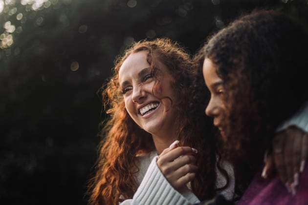 Creative Highlights Symbolbilder Cheerful girl laughing with female friend Sweden, Stockholm, model released Copyright: xMaskotx , MA105422 MA105422