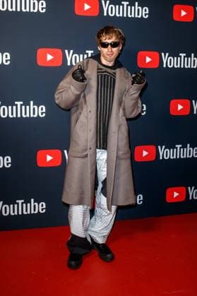 YouTube Music Artist Dinner Award 2023 Maurice Ernst (Bilderbuch) beim YouTube Music Artist Dinner Award 2023 im Grill Royal am 28.11.2023 in Berlin. Copyright: xEventpressxKochanx