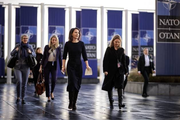 News Themen der Woche KW48 Annalena Baerbock, Bundesaussenministerin, aufgenommen auf dem Weg zu einem Doorstep vor einer gemeinsamen Sitzung des Nordatlantik-Ukraine-Rats im Format der Aussenministerinnen und Aussenminister der Vertragsstaaten und Schwedens im NATO-Hauptquartier in Bruessel, 29.11.2023. Bruessel BEL *** Annalena Baerbock, Federal Foreign Minister, pictured on her way to a doorstep before a joint meeting of the North Atlantic Ukraine Council in the format of the foreign ministers of the contracting states and Sweden at NATO headquarters in Brussels, 29 11 2023 Brussels BEL Copyright: xJaninexSchmitz photothek.dex