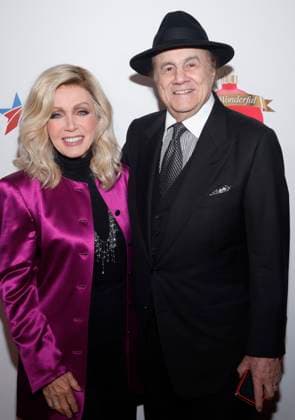 BEVERLY HILLS, CA 0 NOVEMBER 28: Donna Mills, Larry Thompson at Gift Of A Lifetime Red Carpet Event at The Melbourne in Beverly Hills, California on November 28, 2023. Copyright: xFayexSadoux
