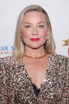 BEVERLY HILLS, CA 0 NOVEMBER 28: Elisabeth Röhm at Gift Of A Lifetime Red Carpet Event at The Melbourne in Beverly Hills, California on November 28, 2023. Copyright: xFayexSadoux