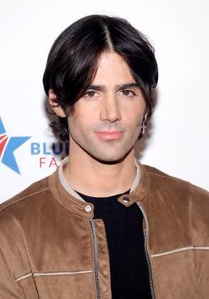 BEVERLY HILLS, CA 0 NOVEMBER 28: Max Ehrich at Gift Of A Lifetime Red Carpet Event at The Melbourne in Beverly Hills, California on November 28, 2023. Copyright: xFayexSadoux