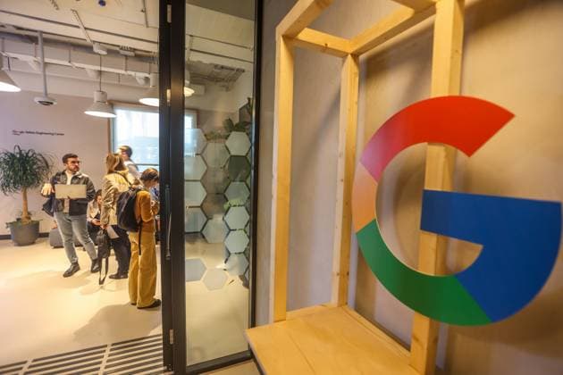 November 29, 2023: November 29, 2023 (malaga ) Google has opened in Malaga its Security Engineering Center (GSEC), a space from which it is intended to contribute to a safer Europe in the field of cybersecurity with the joint work of the company with experts, academics, companies and governments of the continent. Some 70 workers, almost 90% of VirusTotal, are going to work at the GSEC in Malaga, a center that is located in the old military government building in the city and which has been in disuse since the 1990s. Built in the 50s, it is a privileged enclave on the Paseo del Farola, next to the port and the historic center of the city. The property, of 2,500 square meters, is full of nods both to Malaga and its customs and to the work of - ZUMAc161 20231129_zap_c161_045 Copyright: xLorenzoxCarnerox