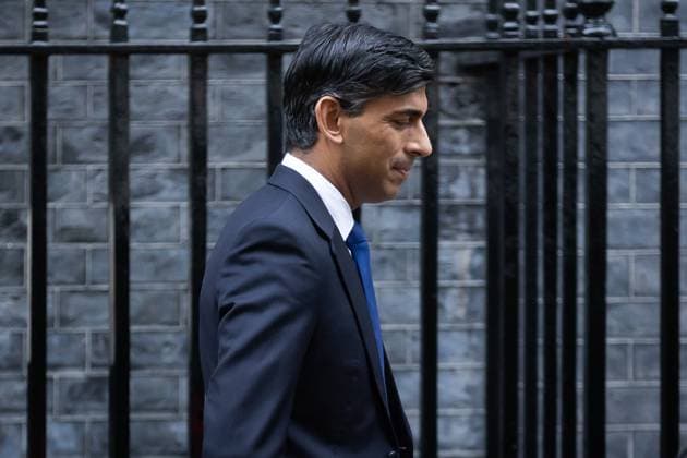 November 29, 2023, London, United Kingdom: Prime Minister Rishi Sunak leaves 10 Downing Street for Parliament to take Prime Minister™s Questions in London. Sunak is facing a diplomatic row with Greece over his snubbing of the country™s Prime Minister regarding the return of the Elgin Marbles. London United Kingdom - ZUMAs197 20231129_aaa_s197_034 Copyright: xTejasxSandhux