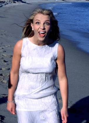 Archivbilder der Woche KW48 Britney Spears with her love interest in her new music video she s filming in Malibu, CA 1999 Copyright: xRonxWolfsonxx xMediaPunchx