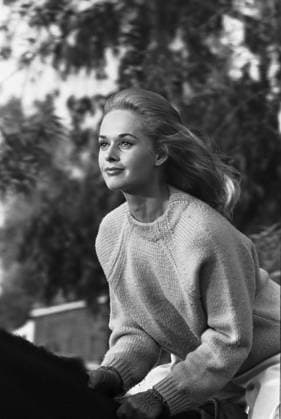 Film Marnie Actress Tippi Hedren riding a horse for a film scene Virginia USA  Copyright: xLeoxFuchsx 0837x Tippi Hedren (Marnie) ridn