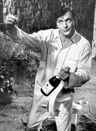 Film Send Me No Flowers Actor Rock Hudson in a scene of the film Los Angeles, CA USA  Copyright: xLeoxFuchsx 0216_hudson_bottle_set_SMNF